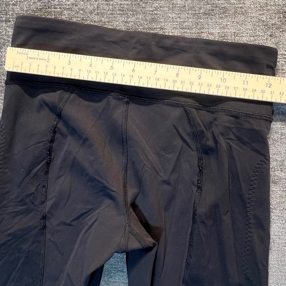 Lululemon Black High Rise Athletic Leggings Side Zip Pockets Womens Size 4 Est - Picture 5 of 6